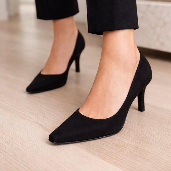 Stuart Weitzman Shoes - STUART WEITZMAN Vintage Y2K Black Crepe Pointed Toe Pumps 3” Heel Classic